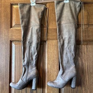 Never worn over the knee boot size 7 1/2